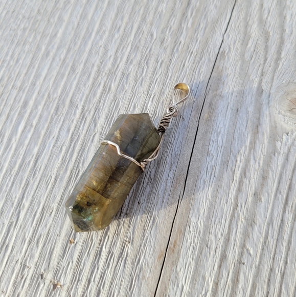 Labradorite point - Picture 2 of 4